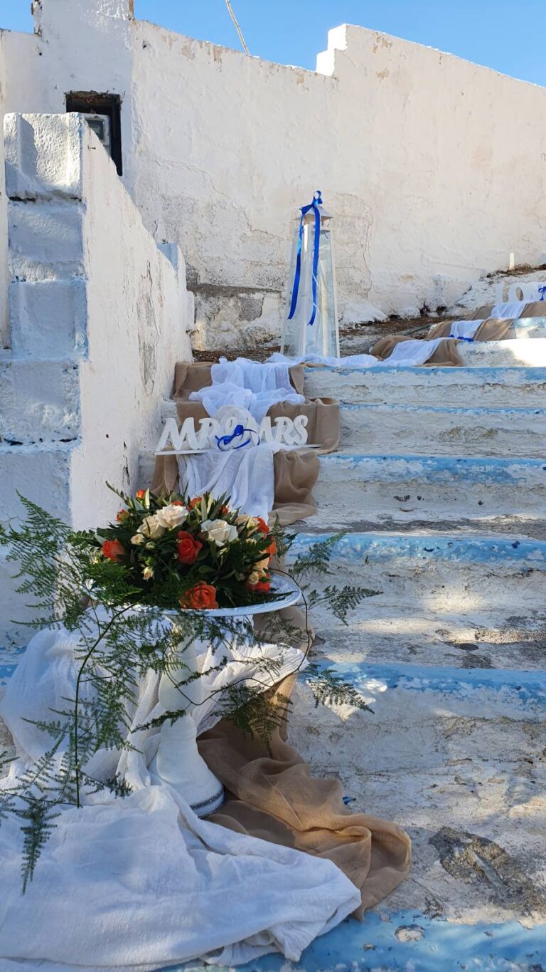 Στολισμός εκκλησίας για γάμο